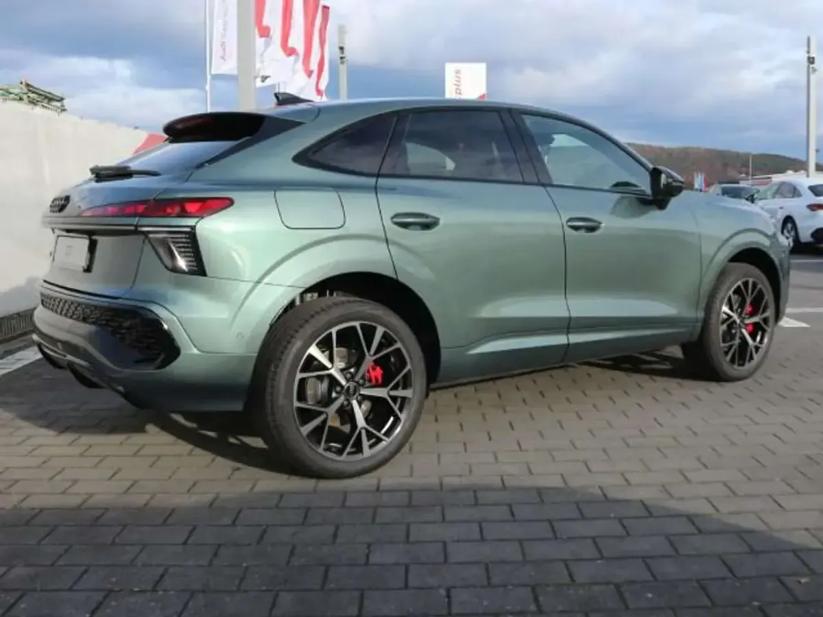 Neu Audi Q3 S-Line 272 PS (200 kW) 2025 Salbeigrün metallic SUV