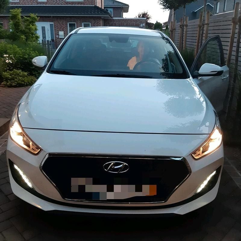 Weiß Gebraucht 2019 Hyundai i30 Kombi | 11.500 € (Fairer Preis) - Bild 1/4