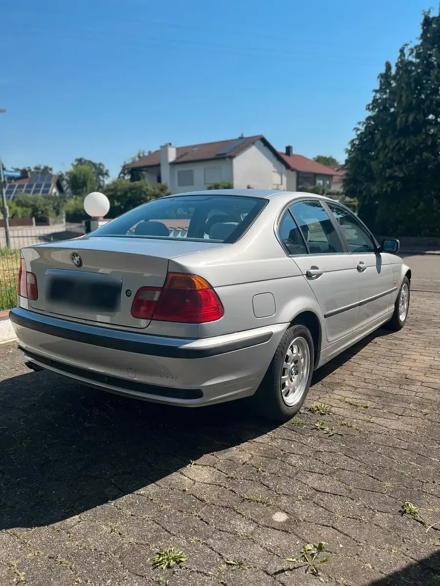 Gebraucht BMW 323 Basis 170 PS (125 kW) 1999 Silber Limousine