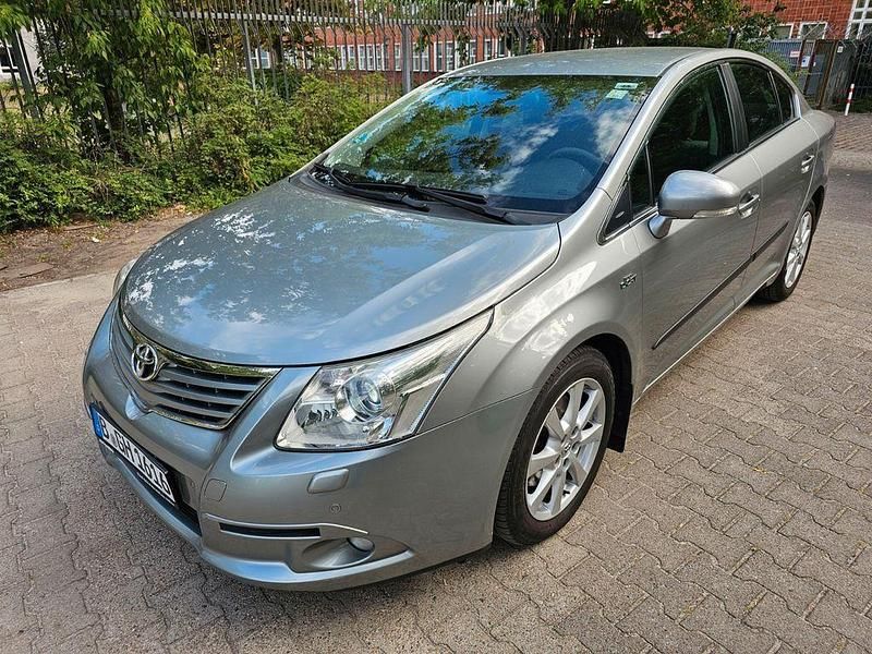 Grau Gebraucht 2011 Toyota Avensis Executive Limousine | 6.900 € (Fairer Preis) - Bild 1/4