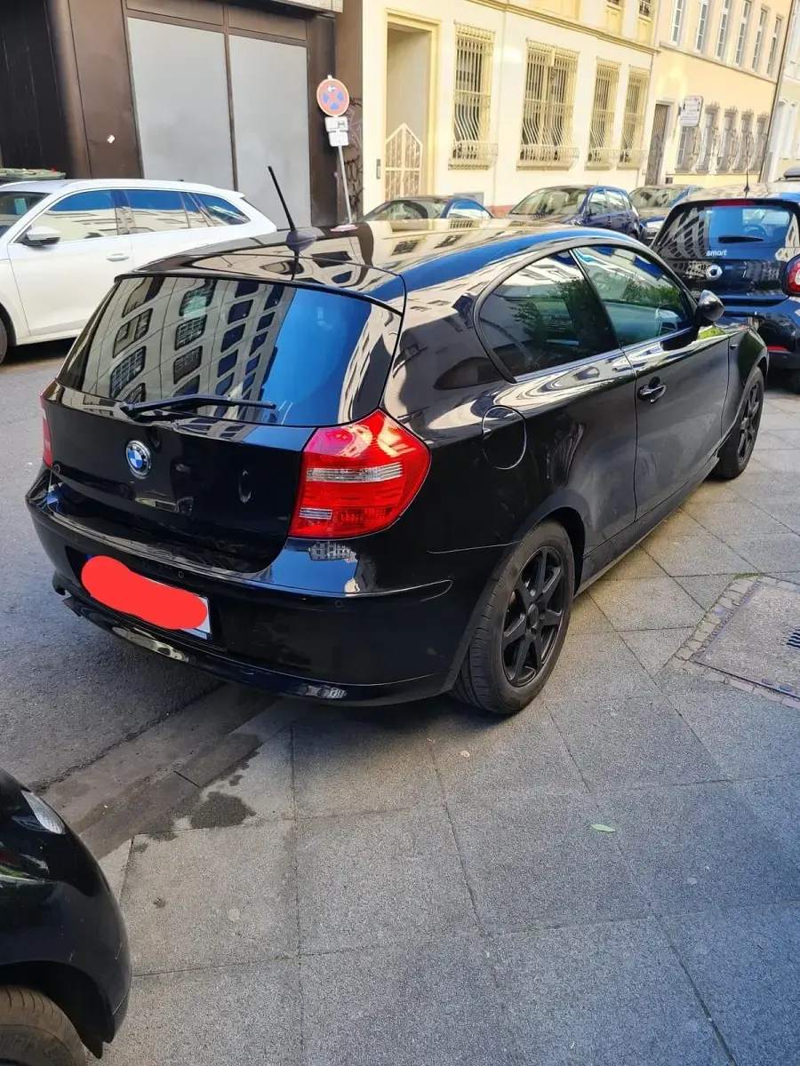 Gebraucht BMW 116 122 PS (89 kW) 2008 Schwarz Kleinwagen