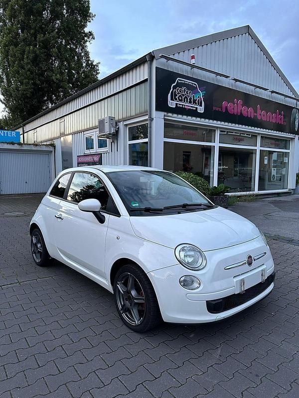 Weiß Gebraucht 2011 Fiat 500 Kleinwagen | 3.850 € (Fairer Preis) - Bild 1/4