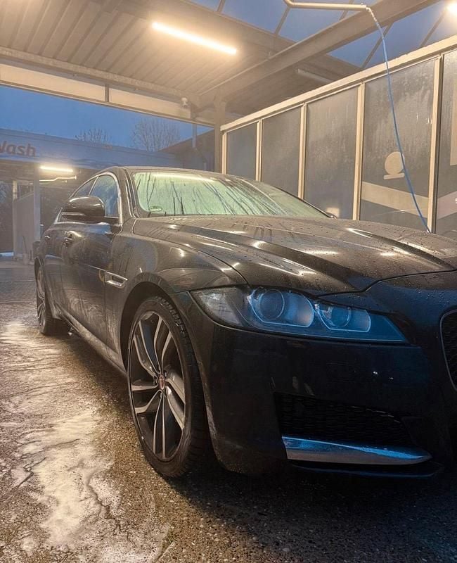 Gebraucht Jaguar XF 179 PS (131 kW) 2019 Schwarz Limousine