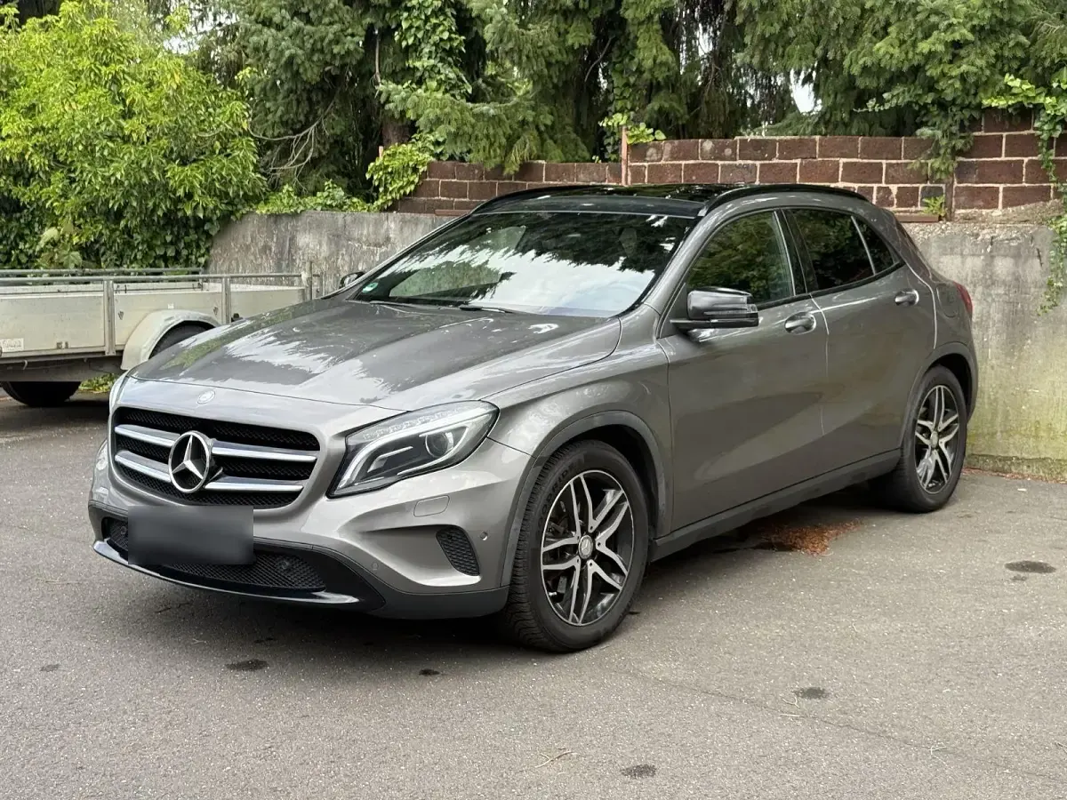 Gebraucht Mercedes GLA250 Urban 211 PS (155 kW) 2014 Grau SUV