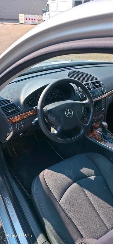 Gebraucht Mercedes E200 163 PS (119 kW) 2004 Grau Limousine