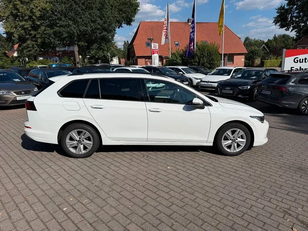 Gebraucht VW Golf VIII Life 116 PS (85 kW) 2025 Weiß Kombi
