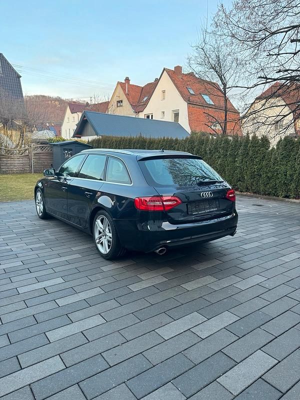 Blau Gebraucht 2013 Audi A4 S-Line Kombi | 5.900 € (Superpreis) - Bild 1/4