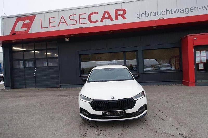 Weiß Gebraucht 2022 Skoda Octavia SportLine Kombi | 18.588 € (Teuer) - Bild 1/4