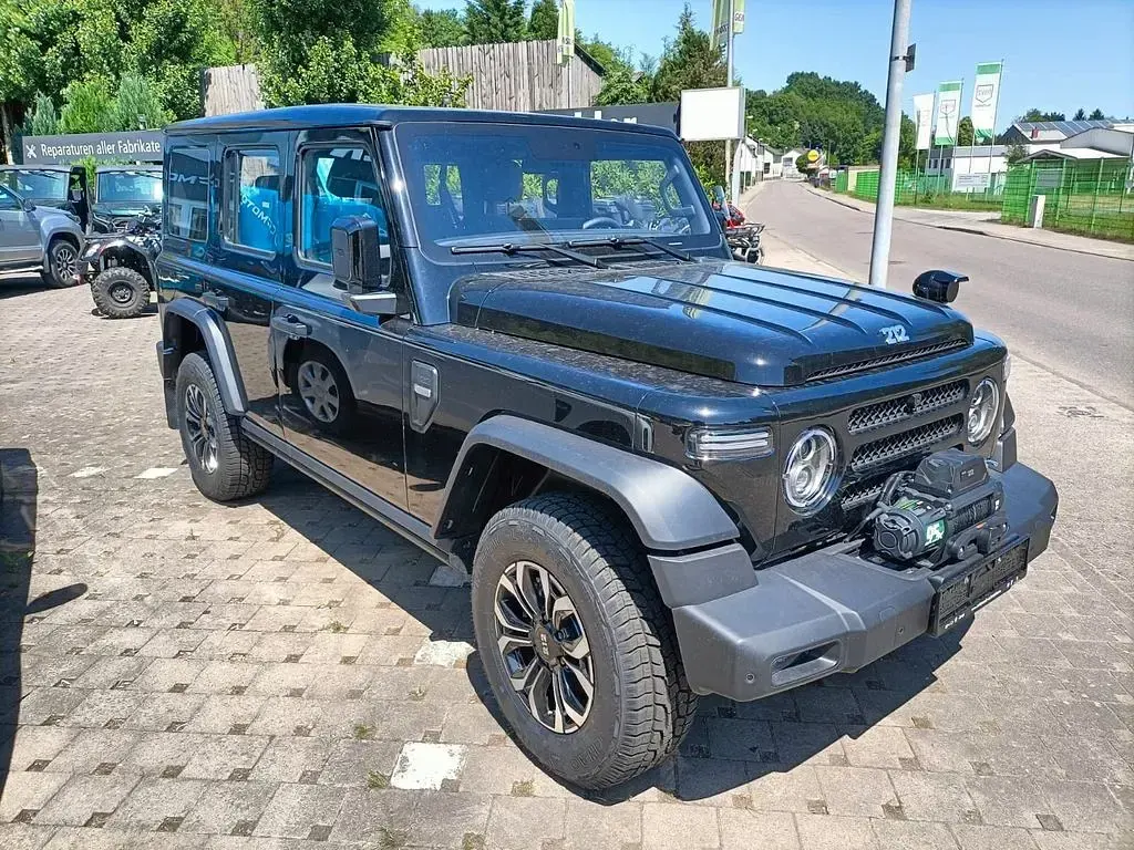 Neu BAW 212 166 PS (122 kW) 2026 Schwarz SUV