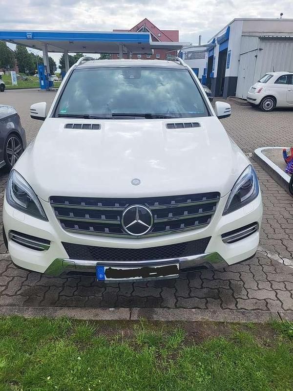 Weiß Gebraucht 2025 Mercedes 350 SUV | 24.500 € - Bild 1/4