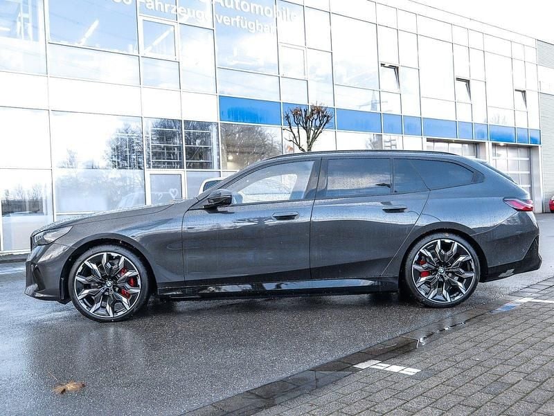 Gebraucht BMW i5 Performance 250 kW (340 PS) 2025 Grau Kombi