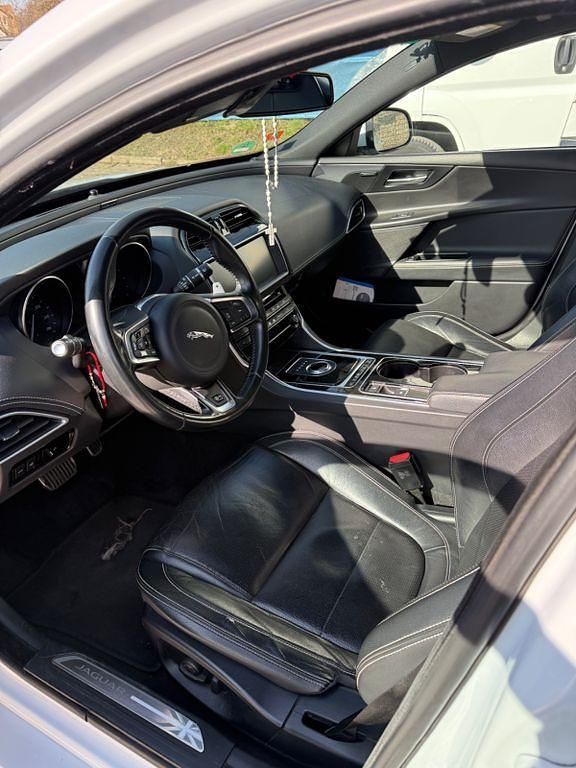 Gebraucht Jaguar XE 179 PS (131 kW) 2017 Weiß Limousine