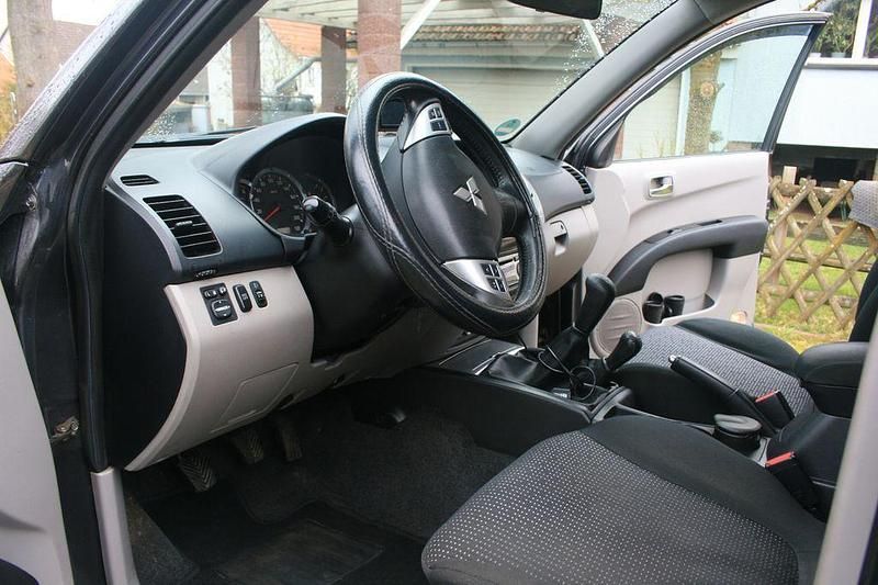 Gebraucht Mitsubishi L200 179 PS (131 kW) 2011 Grau Pickup