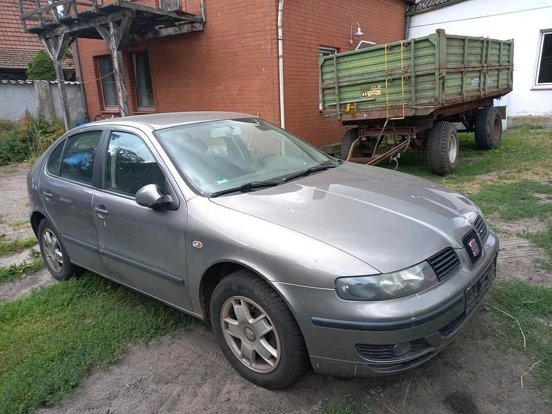 Silber Gebraucht 2006 Seat Leon Limousine | 850 € - Bild 1/4