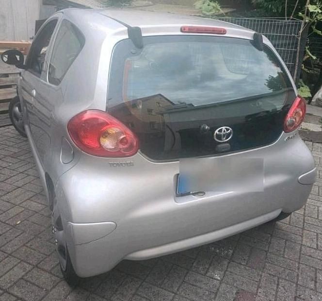 Grau Gebraucht 2007 Toyota Aygo Kleinwagen | 700 € (Guter Preis) - Bild 1/4