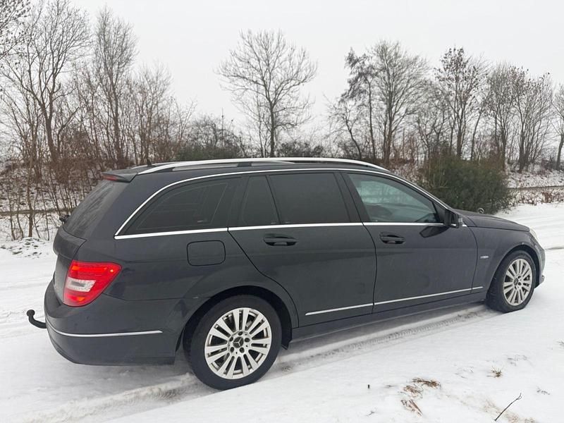 Gebraucht Mercedes 220 171 PS (125 kW) 2011 Schwarz Limousine