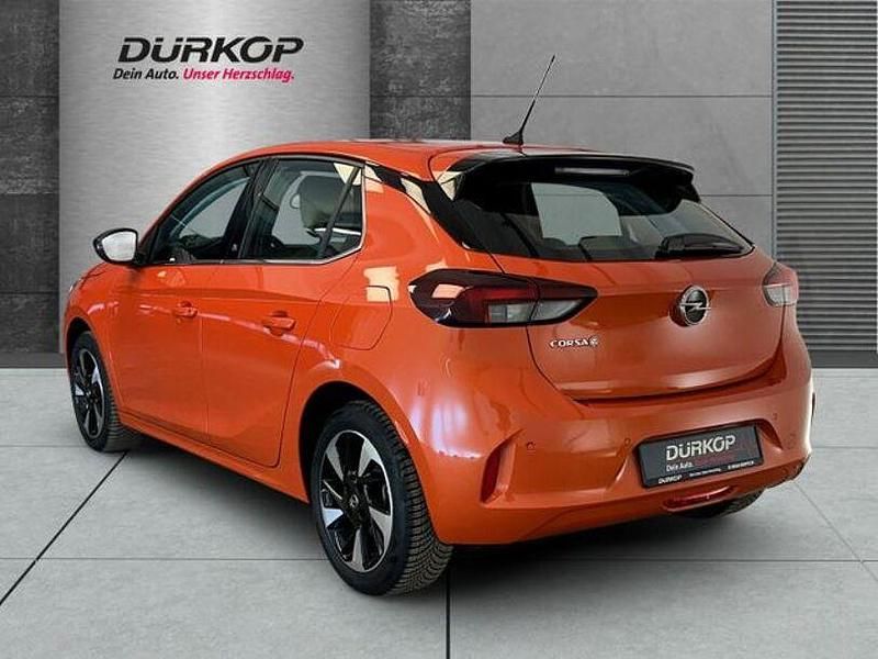 Gebraucht Opel Corsa-e Elegance 100 kW (136 PS) 2022 Power orange/dynamik orange (metallic) Kleinwagen