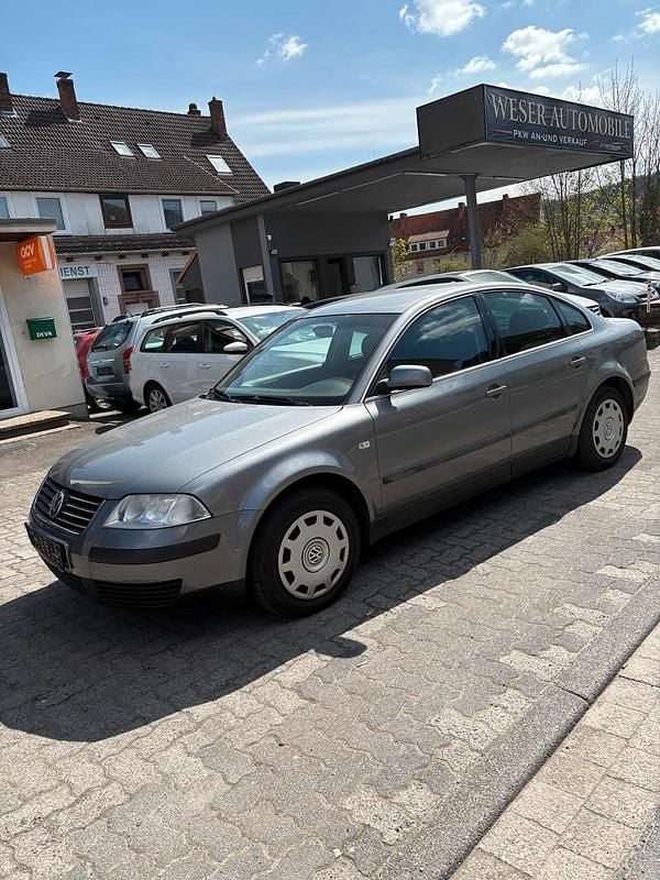 Second-hand VW Passat 102 CP (75 kW) 2002 Gri Berlinǎ