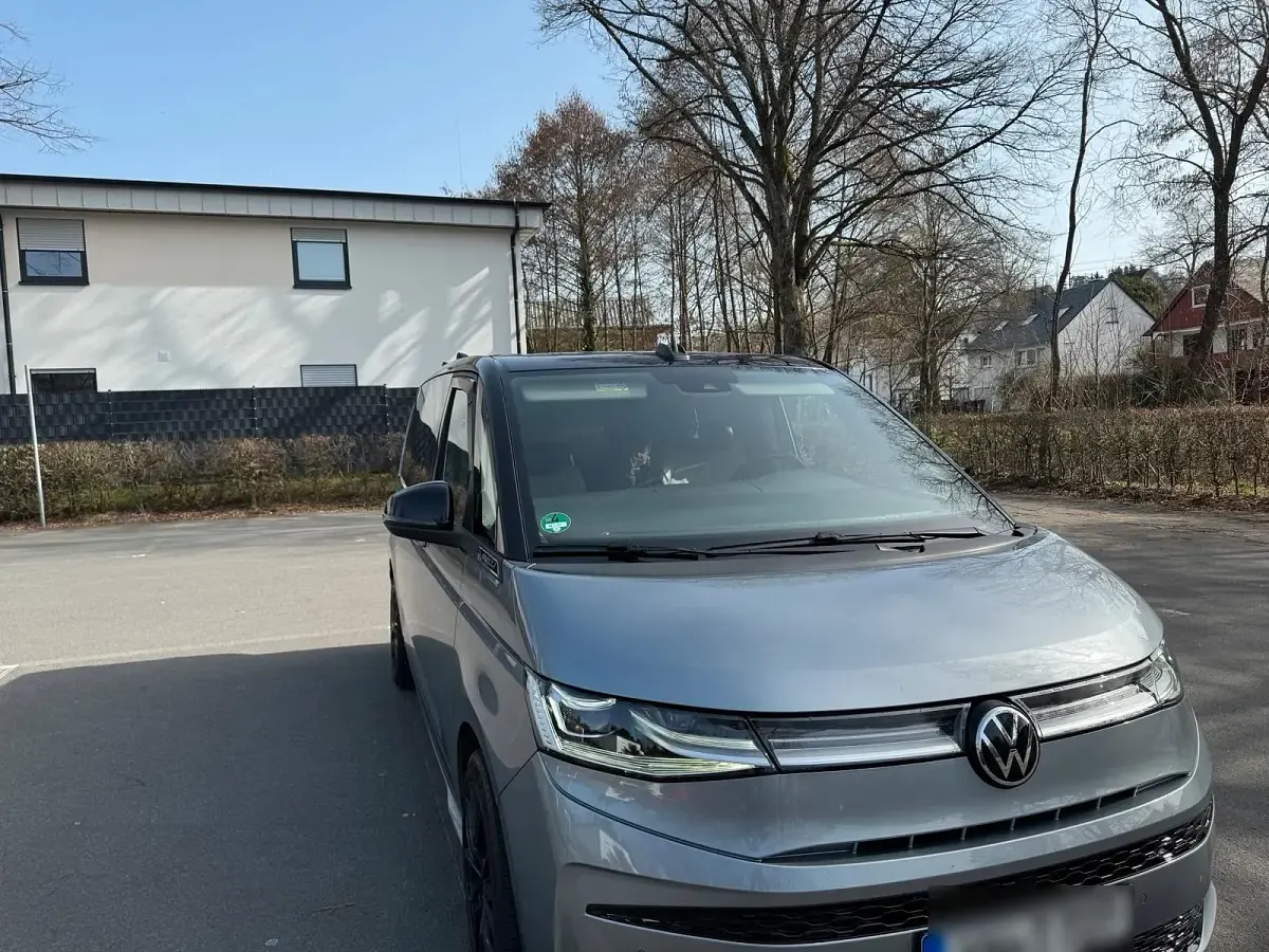 Gebraucht VW Multivan Edition 150 PS (110 kW) 2022 Silber Van / Kleinbus