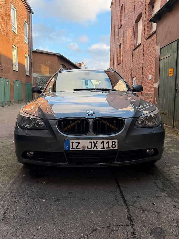 Gebraucht BMW 525 177 PS (130 kW) 2005 Grau Kombi