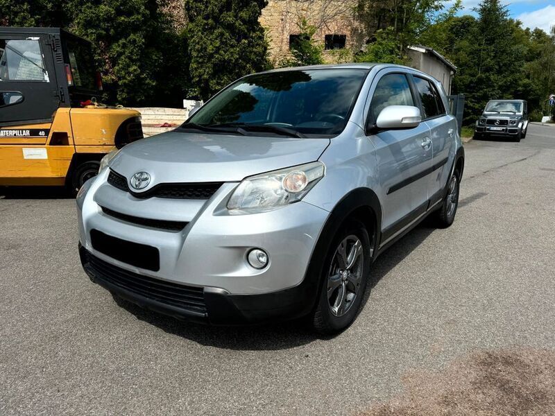 Silber Gebraucht 2009 Toyota Urban Cruiser SUV | 5.100 € (Guter Preis) - Bild 1/4