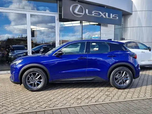 Neu Lexus LBX 136 PS (100 kW) 2026 Blau SUV