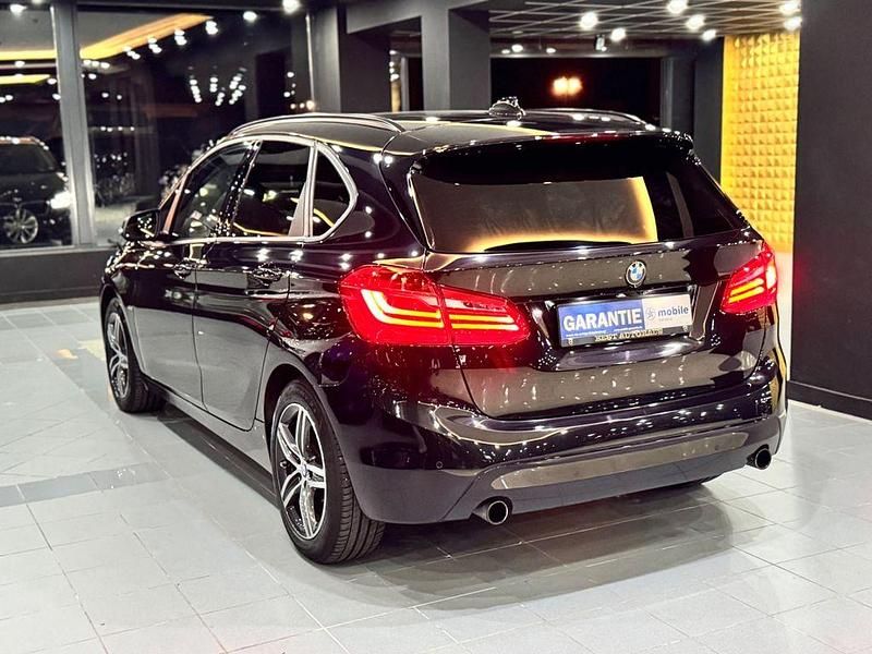 Gebraucht BMW 220 Performance 190 PS (139 kW) 2015 Schwarz Van / Kleinbus