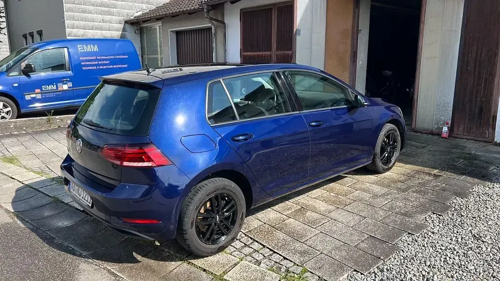 Gebraucht VW Golf VII Trendline 116 PS (85 kW) 2019 Blau Limousine