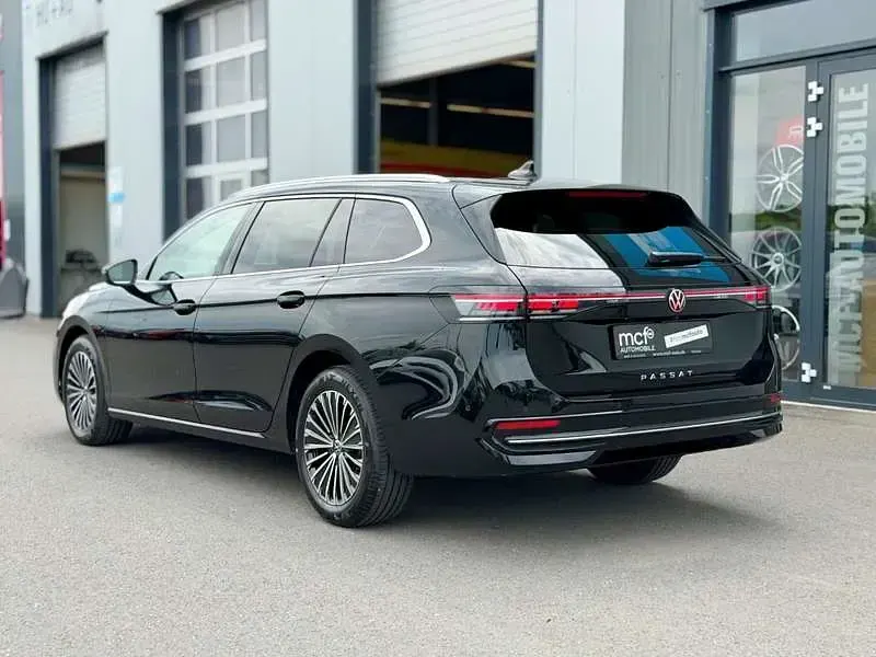 Gebraucht VW Passat Elegance 150 PS (110 kW) 2025 Schwarz Kombi