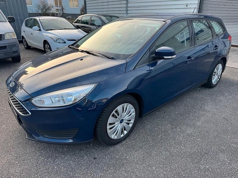 Gebraucht Ford Focus Trend 116 PS (85 kW) 2015 Blau Kombi