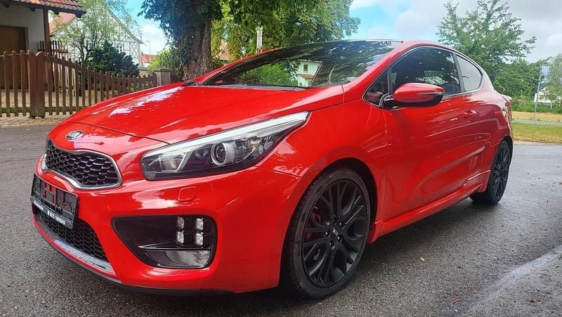 Rot Gebraucht 2015 Kia ProCeed GT 2 Kleinwagen | 10.900 € - Bild 1/4