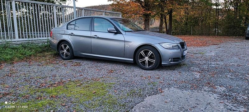 Gebraucht BMW 318 143 PS (105 kW) 2009 Grau Limousine