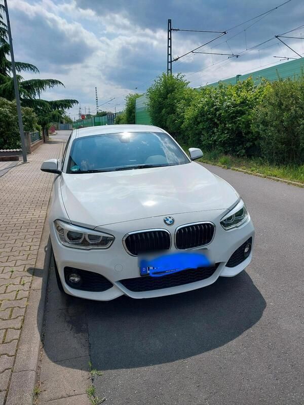 Weiß Gebraucht 2017 BMW 120 Kleinwagen | 20.800 € (Teuer) - Bild 1/4