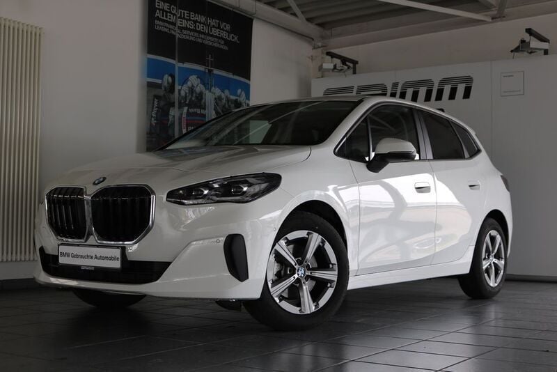 Alpinweiss iii Gebraucht 2023 BMW 216 Van / Kleinbus | 26.680 € (Fairer Preis) - Bild 1/4
