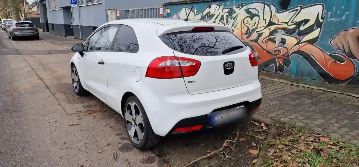 Gebraucht Kia Rio 86 PS (63 kW) 2012 Weiß Kleinwagen