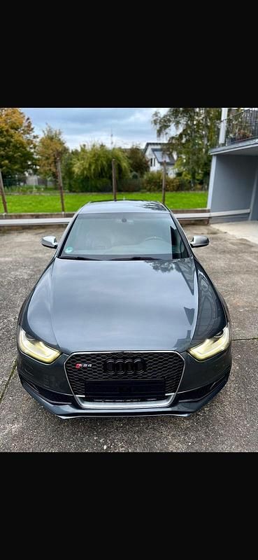 Grau Gebraucht 2012 Audi A4 S-Line Limousine | 11.200 € (Etwas zu teuer) - Bild 1/4