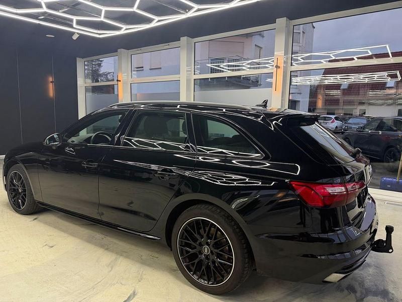 Gebraucht Audi A4 Sport 163 PS (119 kW) 2022 Schwarz Kombi
