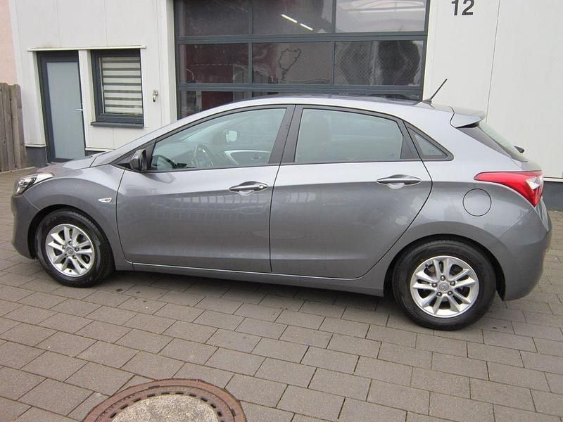 Gebraucht Hyundai i30 Edition 99 PS (72 kW) 2014 Grau Limousine