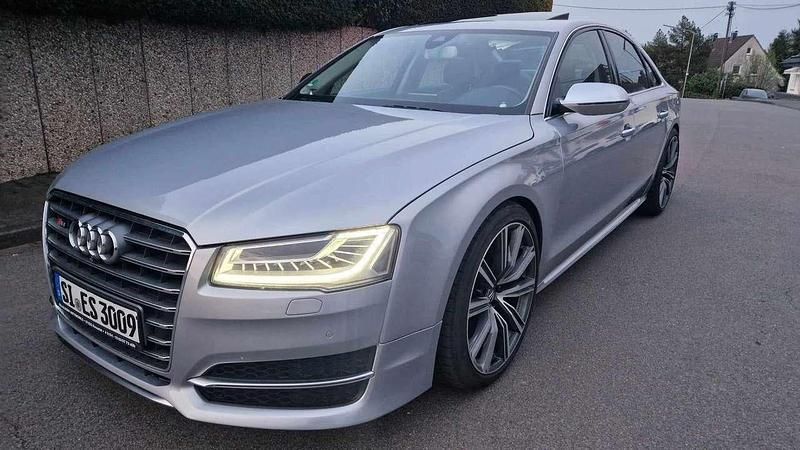 Florettsilber metallic Gebraucht 2015 Audi S8 Limousine | 25.750 € (Guter Preis) - Bild 1/4