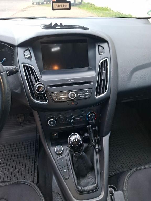 Usata Ford Focus Cool & Connect 101 CV (74 kW) 2017 Argento Berlina