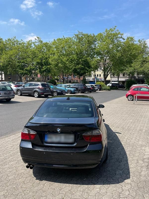 Gebraucht BMW 325 220 PS (161 kW) 2007 Schwarz Limousine