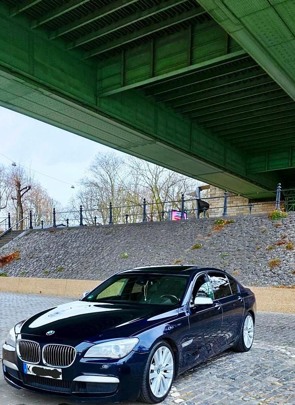 Blau Gebraucht 2011 BMW 740 M Sport Limousine | 13.500 € (Guter Preis) - Bild 1/4