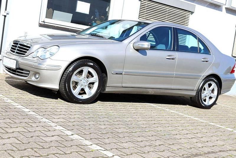 Cubanitsilber Gebraucht 2006 Mercedes C280 Avantgarde Limousine | 8.390 € - Bild 1/4