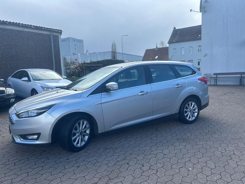 Gebraucht Ford Focus Titanium 120 PS (88 kW) 2017 Silber Kombi