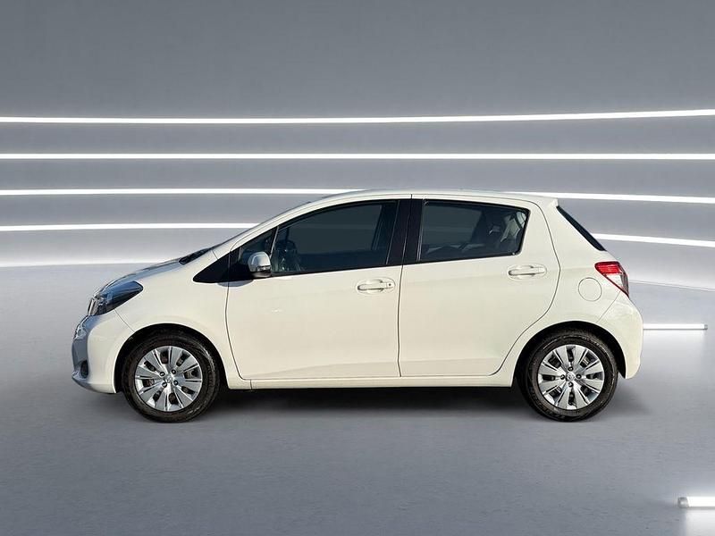 Gebraucht Toyota Yaris 69 PS (50 kW) 2012 Weiß Kleinwagen