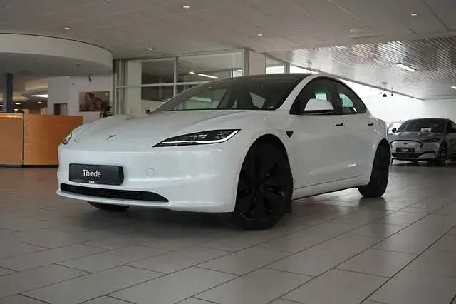 Second-hand Tesla Model 3 70 kW (96 CP) 2023 Andere Berlinǎ