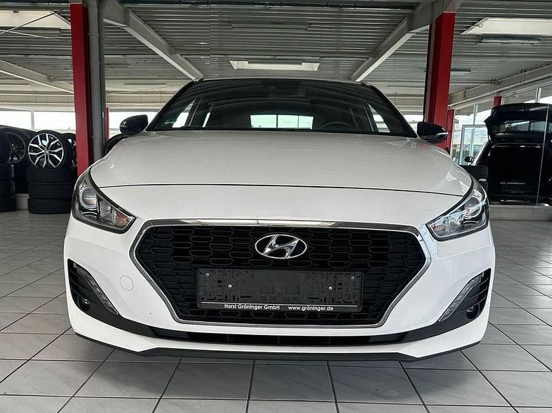Gebraucht Hyundai i30 Passion 99 PS (72 kW) 2018 Weiß Limousine