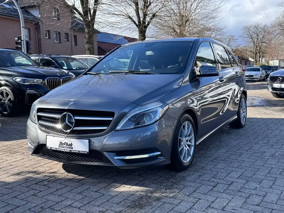 Gebraucht Mercedes B200 156 PS (114 kW) 2012 Grau Kleinwagen