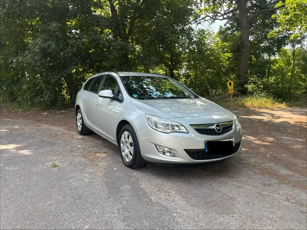 Gebraucht Opel Astra 140 PS (102 kW) 2012 Silber Kombi