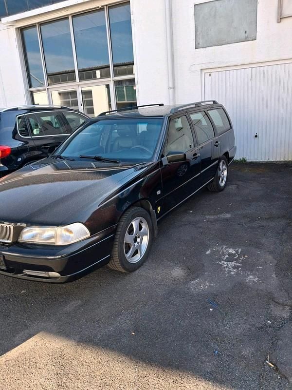 Second-hand Volvo V70 140 CP (102 kW) 2000 Negru Break